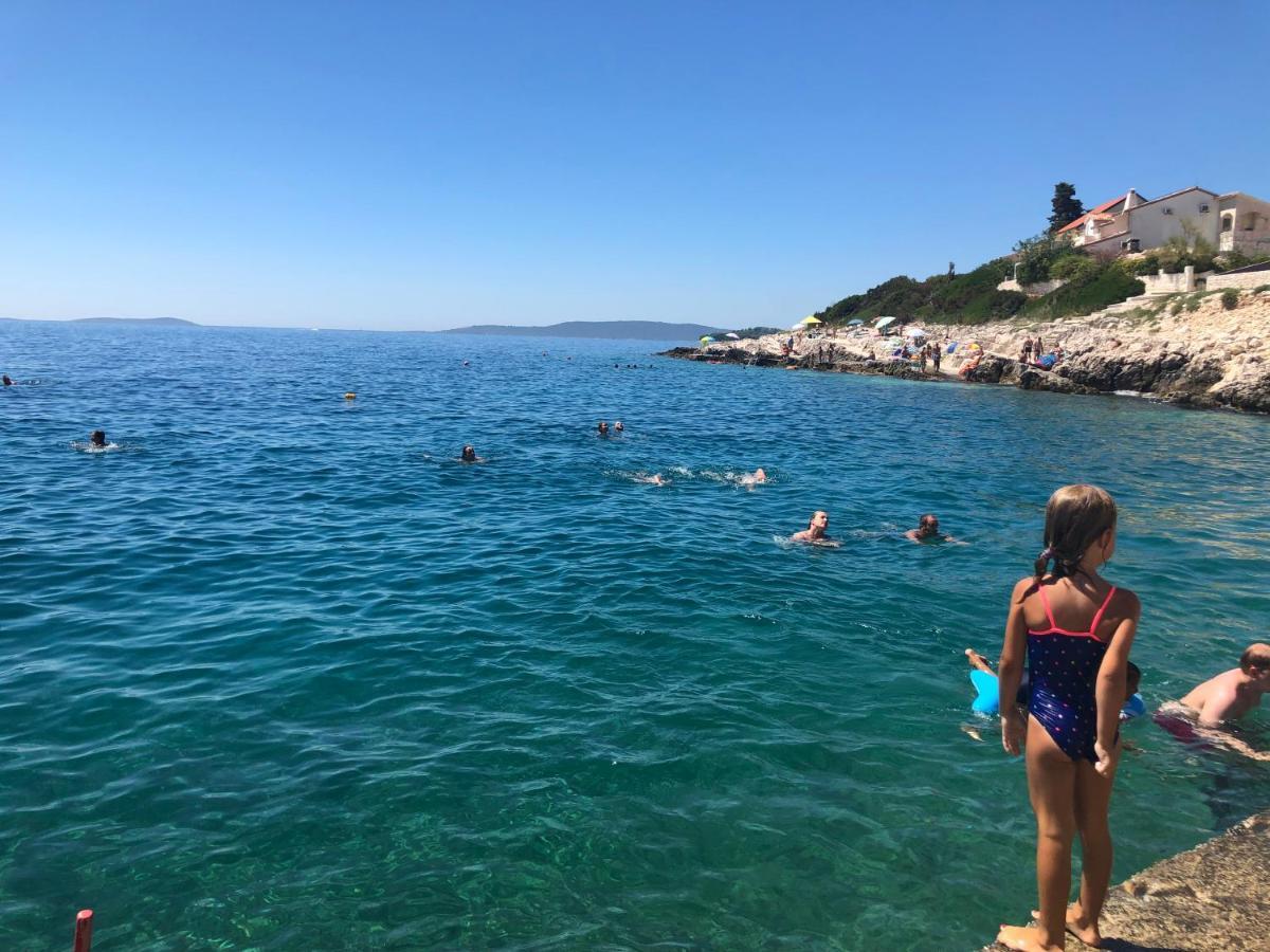 Villa Dani Sea & Pool Apartments Trogir Bagian luar foto