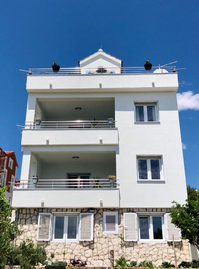 Villa Dani Sea & Pool Apartments Trogir Bagian luar foto