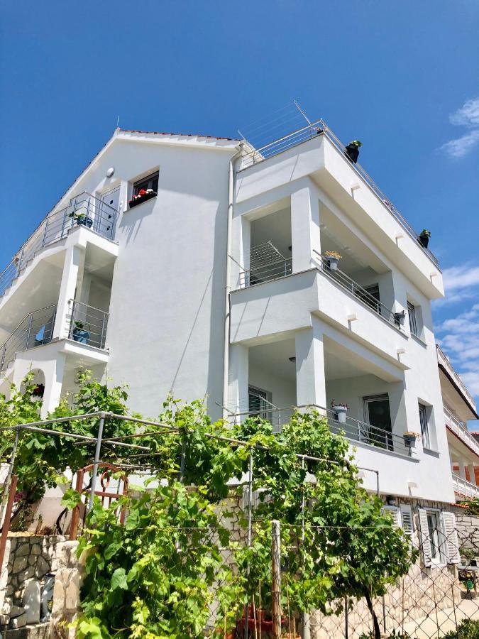 Villa Dani Sea & Pool Apartments Trogir Bagian luar foto