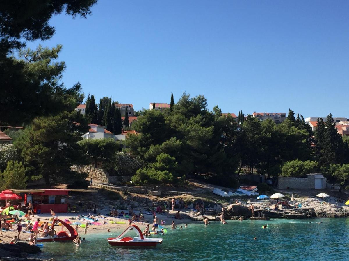 Villa Dani Sea & Pool Apartments Trogir Bagian luar foto