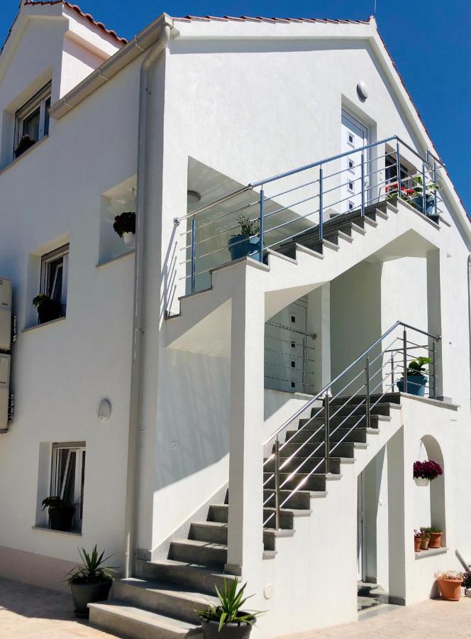 Villa Dani Sea & Pool Apartments Trogir Bagian luar foto